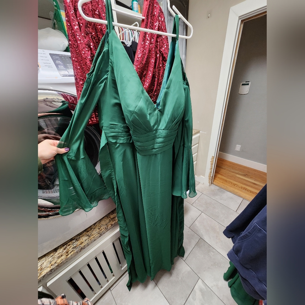 VCCICANY Plus Size emerald green gold shoulder evening gown corset back 24W